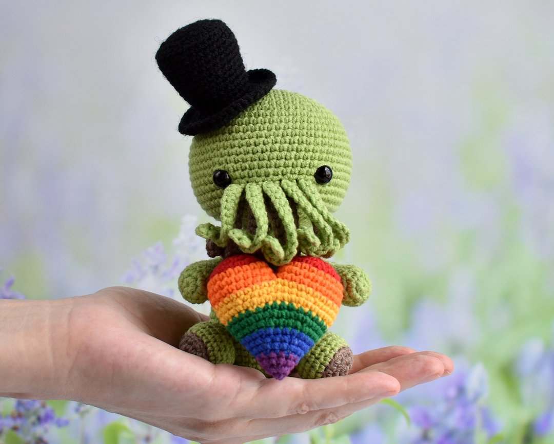 Cthulhu plush with rainbow  heart/ Gift for gay friend / LGBTQ Pride - 玩偶/公仔 - 棉 