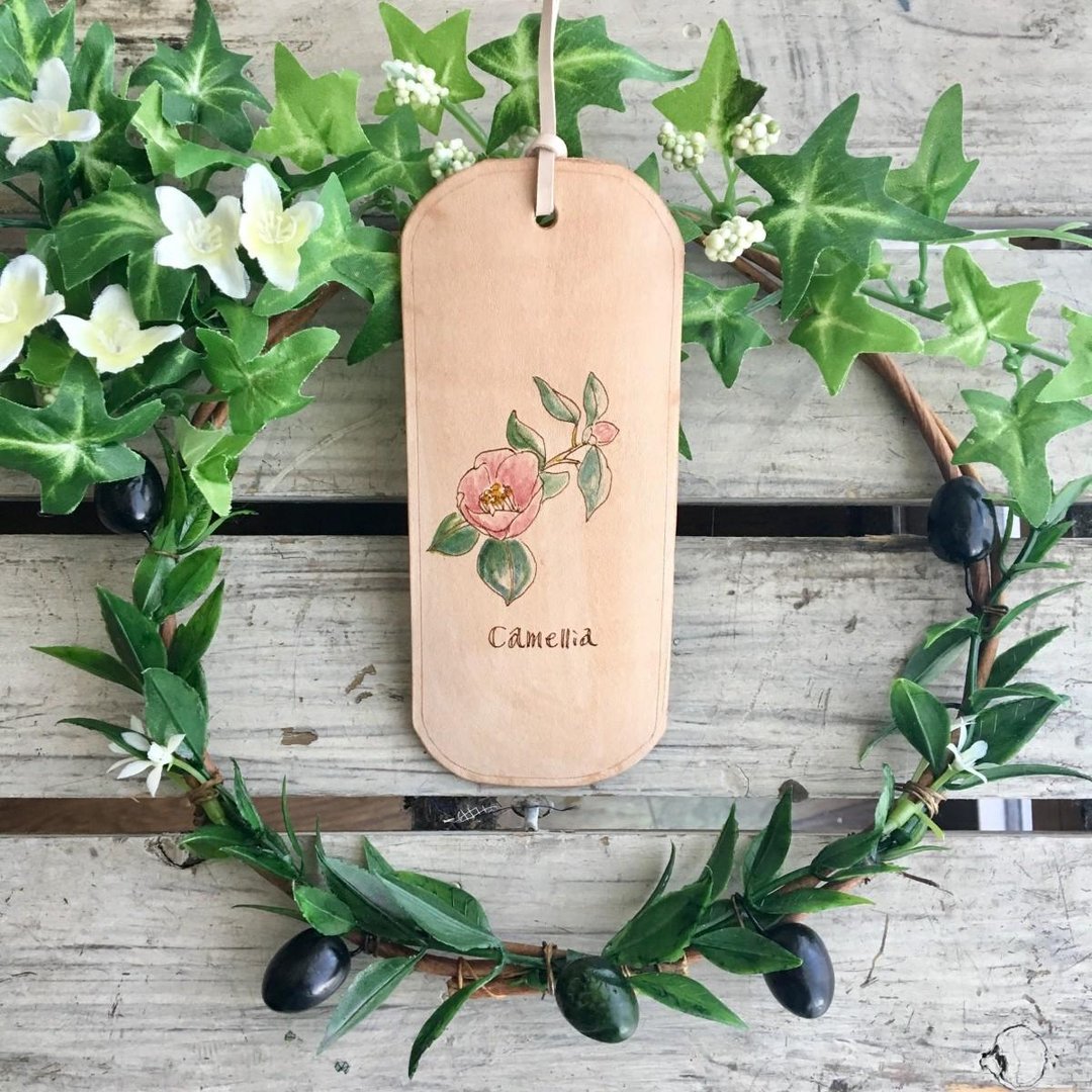 ~ Camellia ~ Leather bookmark Botanical art style Camellia - 书签 - 真皮 红色