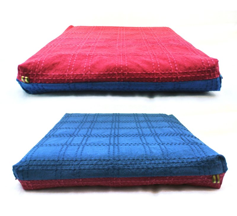 S-Zabuton seat Cushion Indigo and Lac natural dyed cotton, 35x35cm / 13.8 in - 枕头/抱枕 - 棉．麻 蓝色