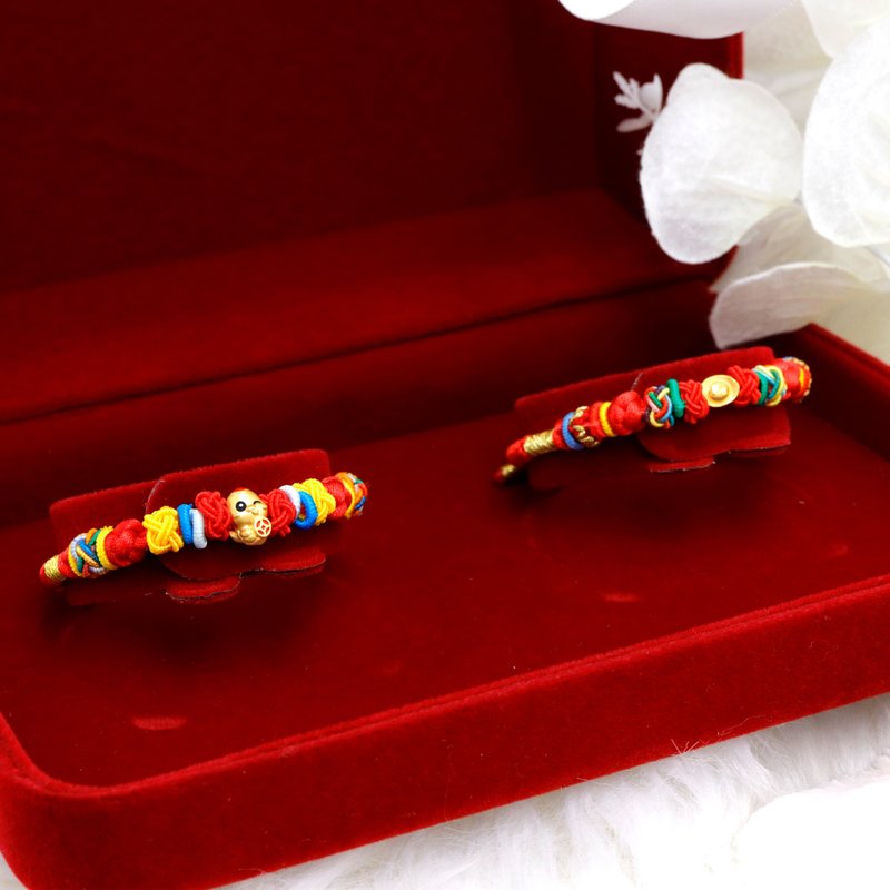 蛇年弥月金饰套组(眨眼抱钱蛇手绳*1、亮面元宝手绳*1) - 满月礼盒 - 24k 金 多色