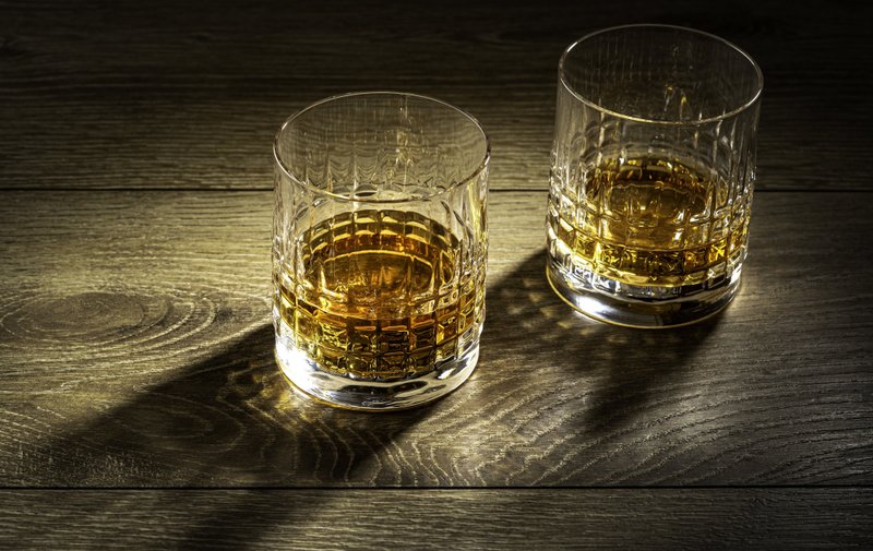 意大利Luigi Bormioli 水晶雕刻威士忌杯 两款 单入或2入礼盒组 - 酒杯/酒器 - 玻璃 白色