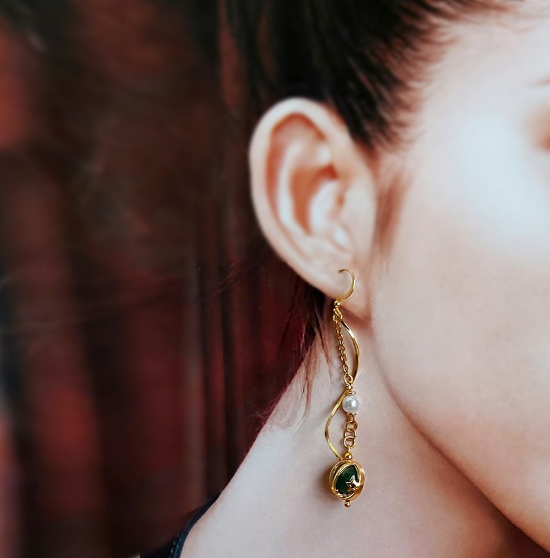 碧玉 / 14K黄铜真金配件 魔法宇宙星球耳环 316耳针 - 耳环/耳夹 - 其他金属 绿色