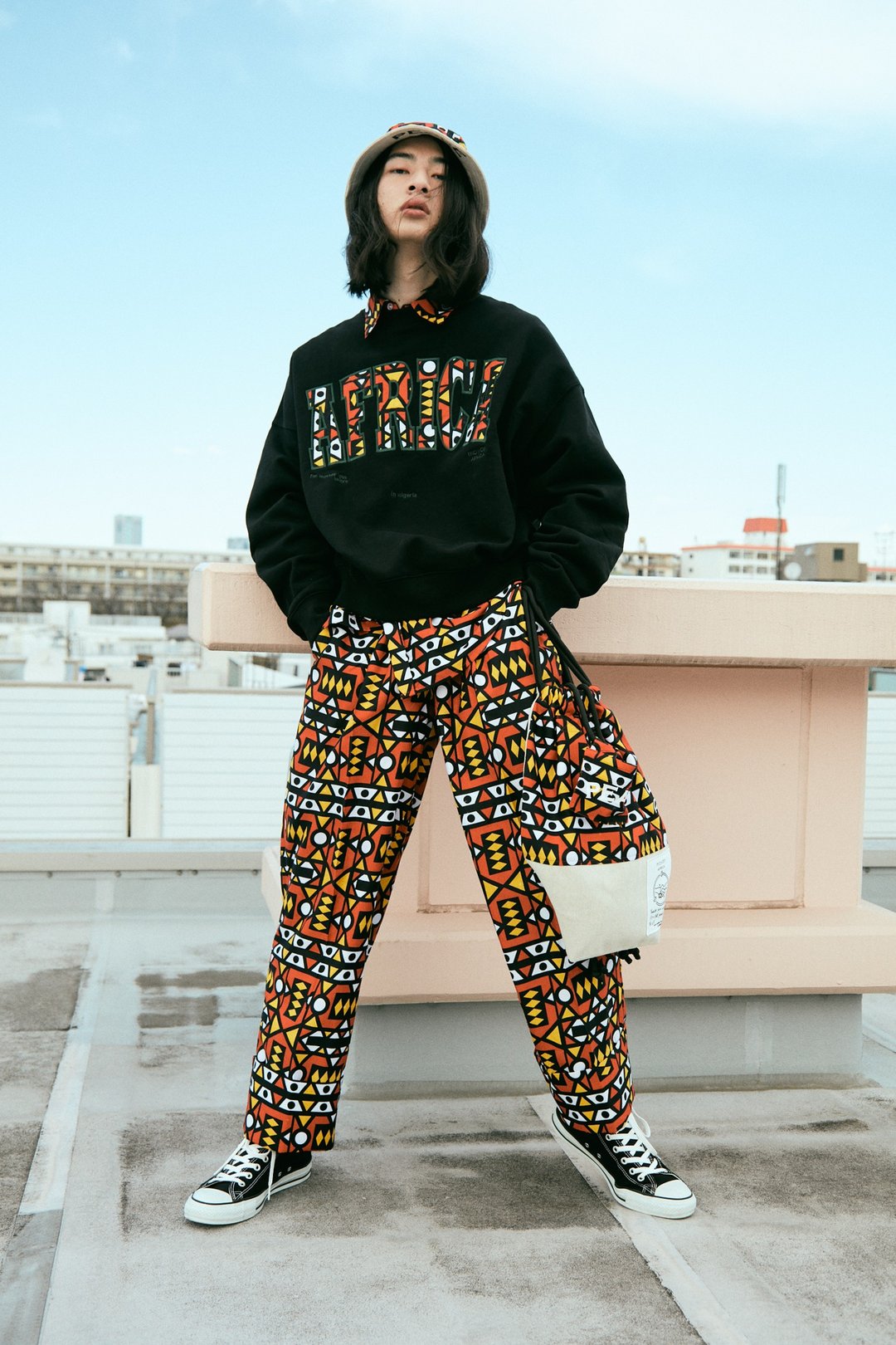 AFRICA Patch Embroidery Back Hair Pullover 2 【BODY Organic Cotton 100】 - 女装上衣 - 环保材料 灰色