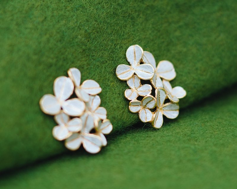 Post earrings - Clover - Gold and Silver - Four leaf clover -  Leaf earrings - 耳环/耳夹 - 其他金属 银色