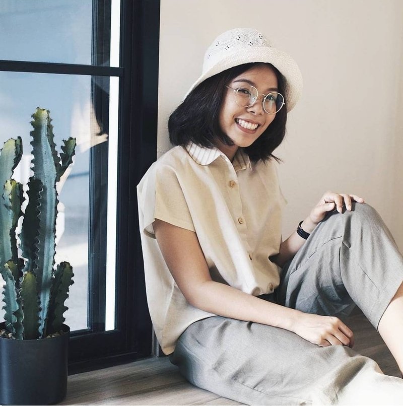 Linen Shirt with Wooden buttons (Short-sleeved)-Tea - 女装上衣 - 棉．麻 卡其色