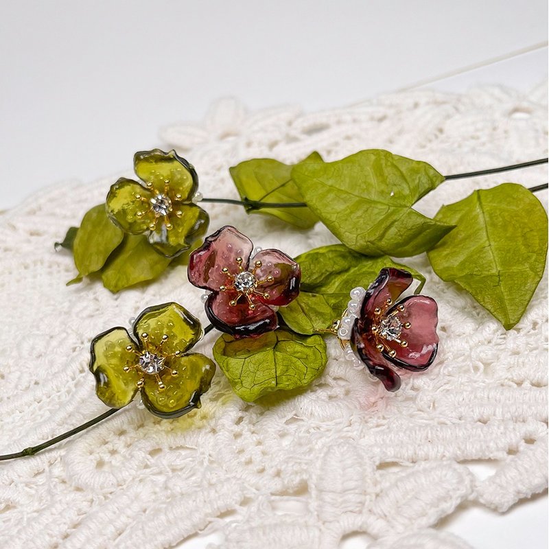 水凝花耳环 - 耳环/耳夹 - 压克力 