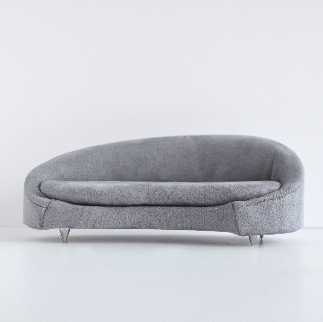 Miniature Dollhouse sofa for dolls Modern couch 1/12 Scale - 玩偶/公仔 - 塑料 灰色