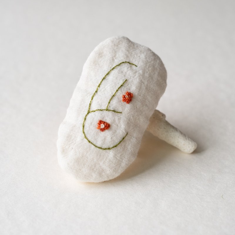 叶 音系列 ・刺绣胸针 - 胸针 - 棉．麻 白色