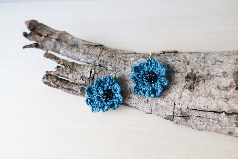 【endorphin】绣线编织罂粟花耳环 - 耳环/耳夹 - 棉．麻 蓝色