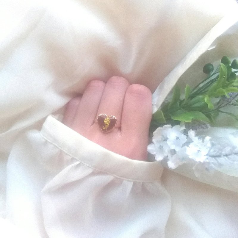 Vintage Rose Heart Ring NO.02 (milk tea color/free size) - 戒指 - 树脂 咖啡色