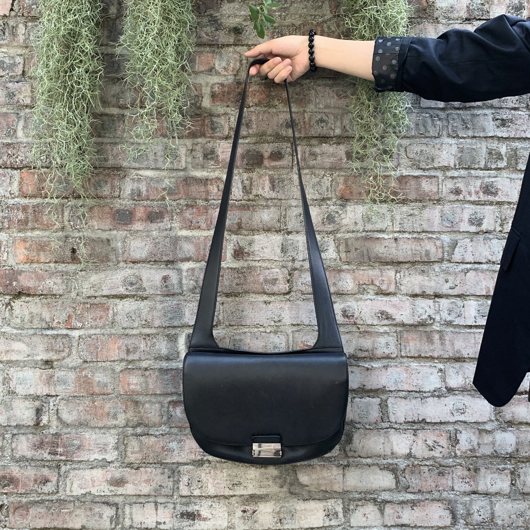 西班牙中古LOEWE黑色饺子型长肩带羊皮手袋 高级二手古着珠宝首饰 - 侧背包/斜挎包 - 真皮 黑色