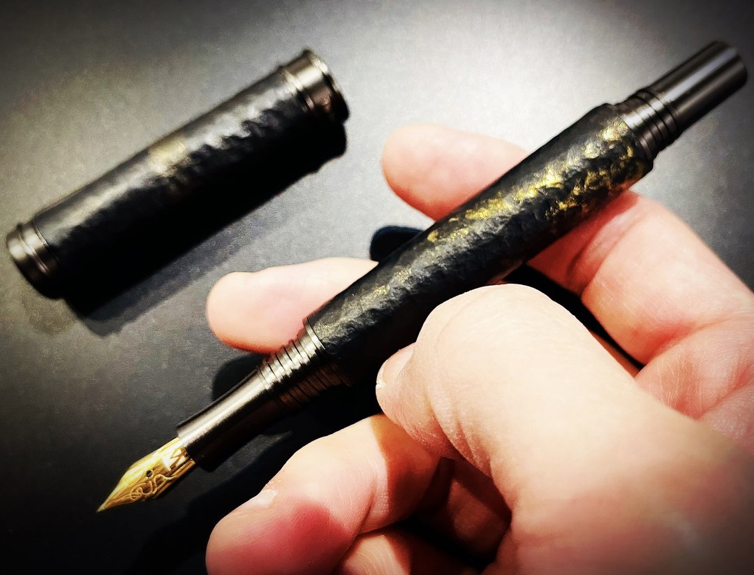 写下的力量 温纹陶工艺【温纹陶工艺】低奢金 Beyond Black 钢笔 - 钢笔 - 其他金属 金色