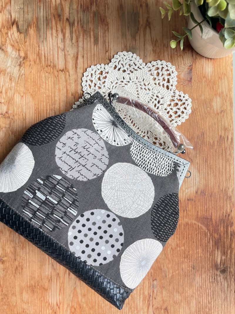 黑色圆满云腰口金包 - 侧背包/斜挎包 - 棉．麻 黑色