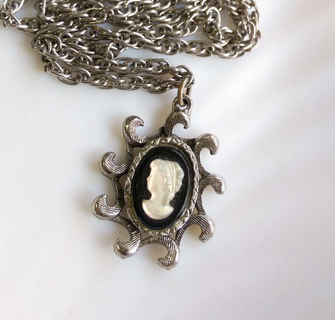 【西洋古董饰品】CAMEO 银色调 仕女浮雕 项链 - 项链 - 其他金属 银色