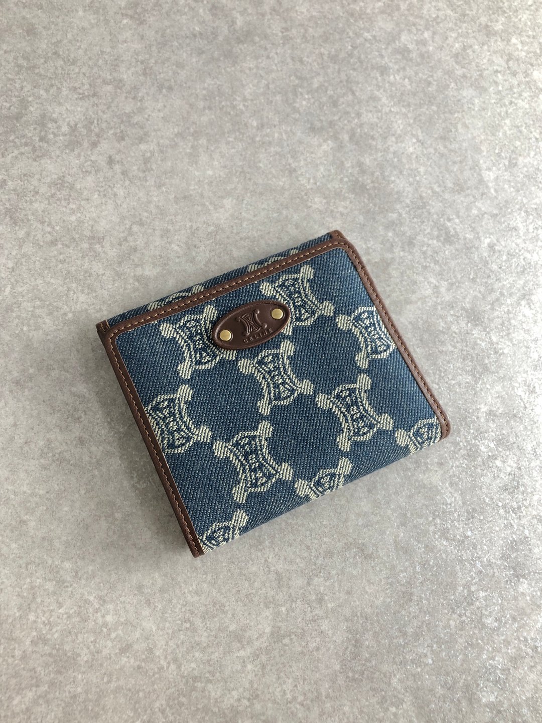【日本直送 名牌中古包】CELINE  સેલિન 钱包 靛蓝 Triomphe 压印 帆布 双折 vintage 旧款 3pep8h - 皮夹/钱包 - 棉 蓝色
