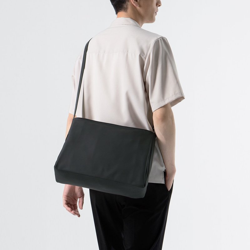 Blind Soccer A4盲足肩背包-黑色 - 侧背包/斜挎包 - 防水材质 黑色