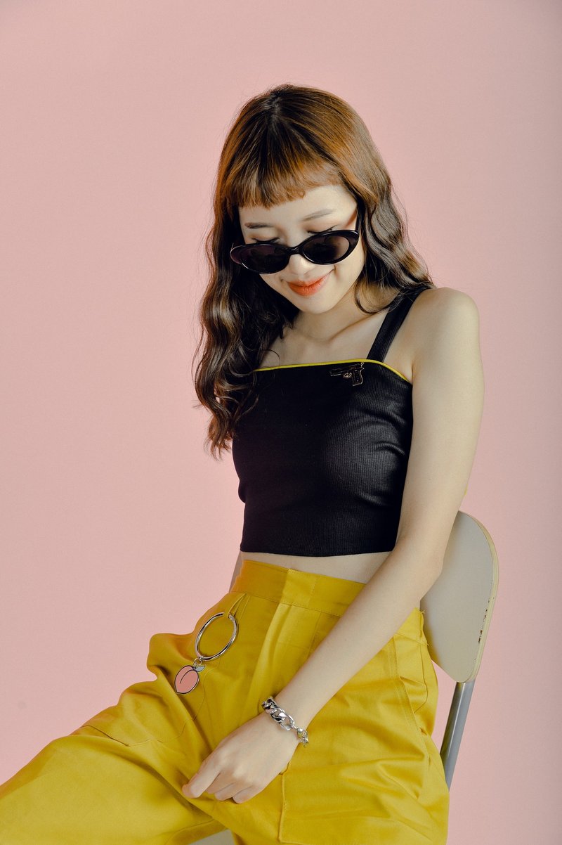 Highestjump Bee high crop (Black) - 女装 T 恤 - 纸 黑色