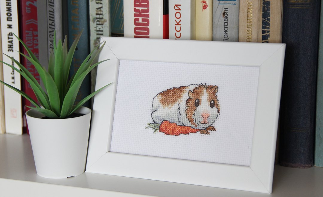 Hand embroidery guinea pig picture. Framed cross stitch animal art - 海报/装饰画/版画 - 绣线 