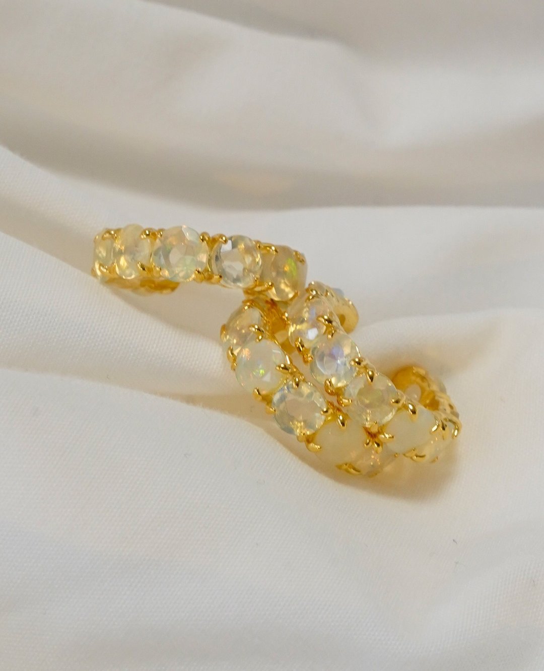 SV Cut Opal eternity earcuff 欧泊永恒耳扣 - 耳环/耳夹 - 其他金属 白色
