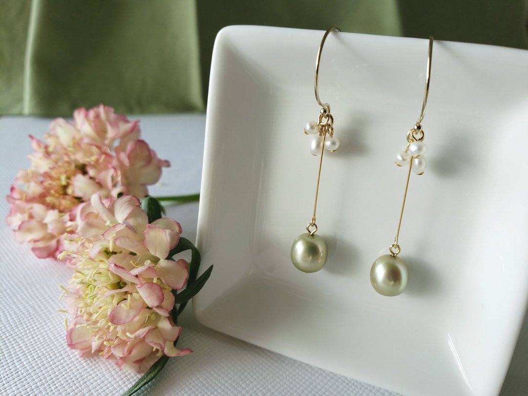 14kgf pistachio-green freshwater pearl pierced earrings or clip-on earrings - 耳环/耳夹 - 珍珠 绿色