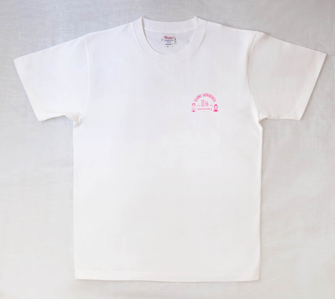 【岛中坊研】 11周年印花 T-shirt (白衫印粉红图案) - 中性连帽卫衣/T 恤 - 棉 白色