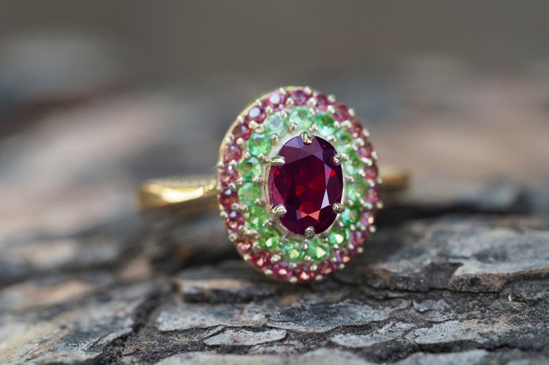 IGI certified spinel ring with side tsavorites and rubies - 戒指 - 贵金属 金色