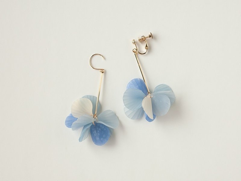 Petal Earrings / Earrings / Blue - 耳环/耳夹 - 粘土 蓝色