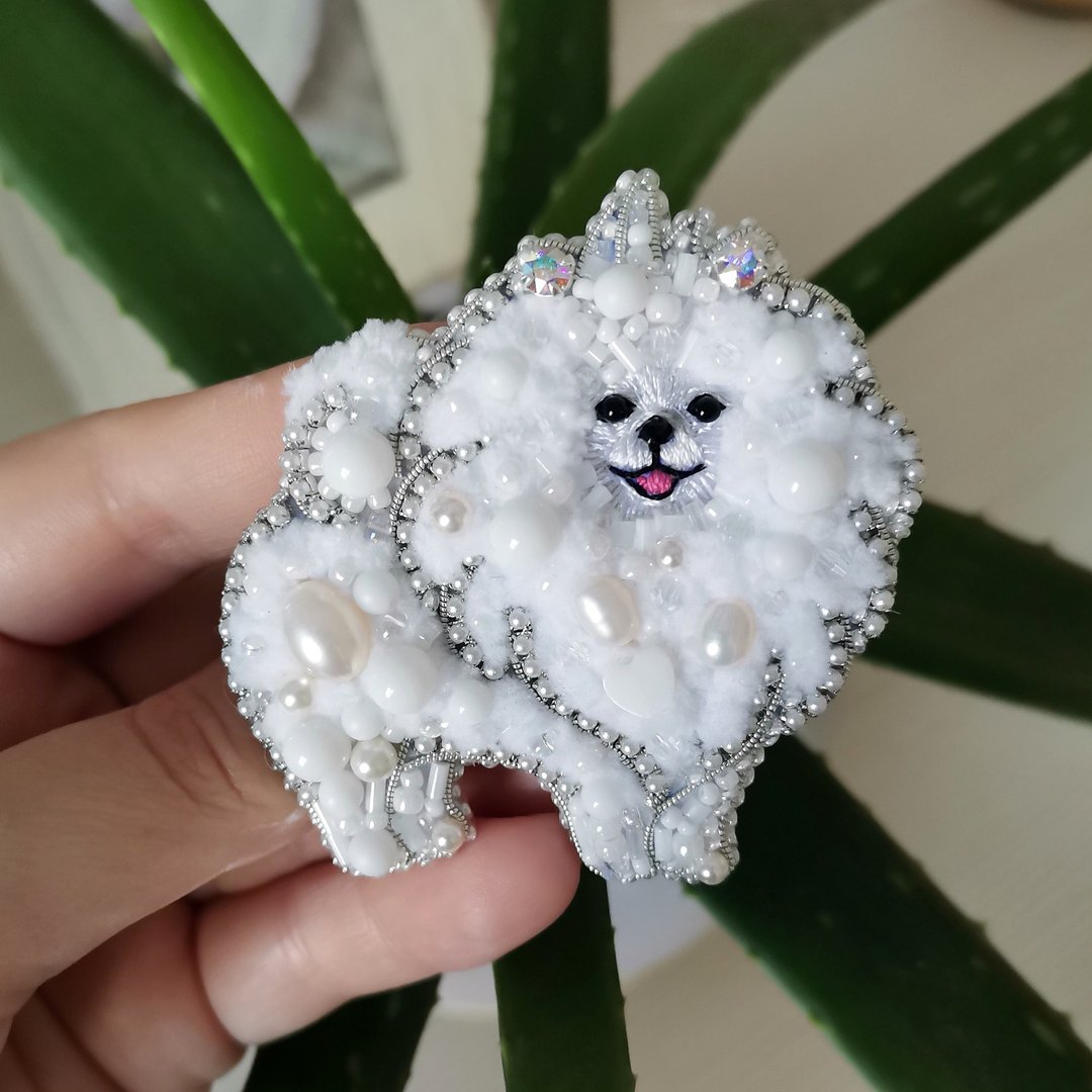白色博美犬胸针，犬展号码夹，宠物肖像 - 胸针 - 玻璃 白色