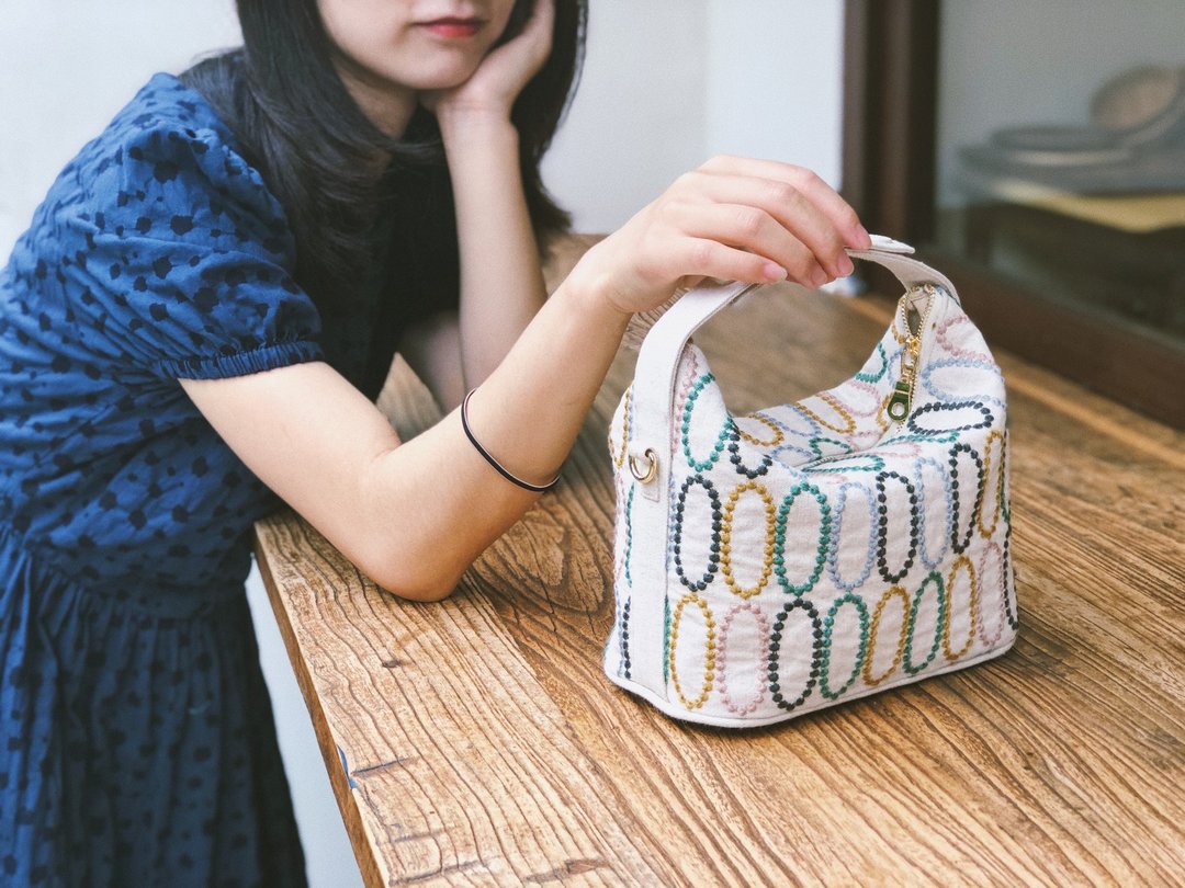 皆川明风格刺绣圈圈图案 豆腐包 手提斜挎包 送女朋友礼物 - 手提包/手提袋 - 棉 多色
