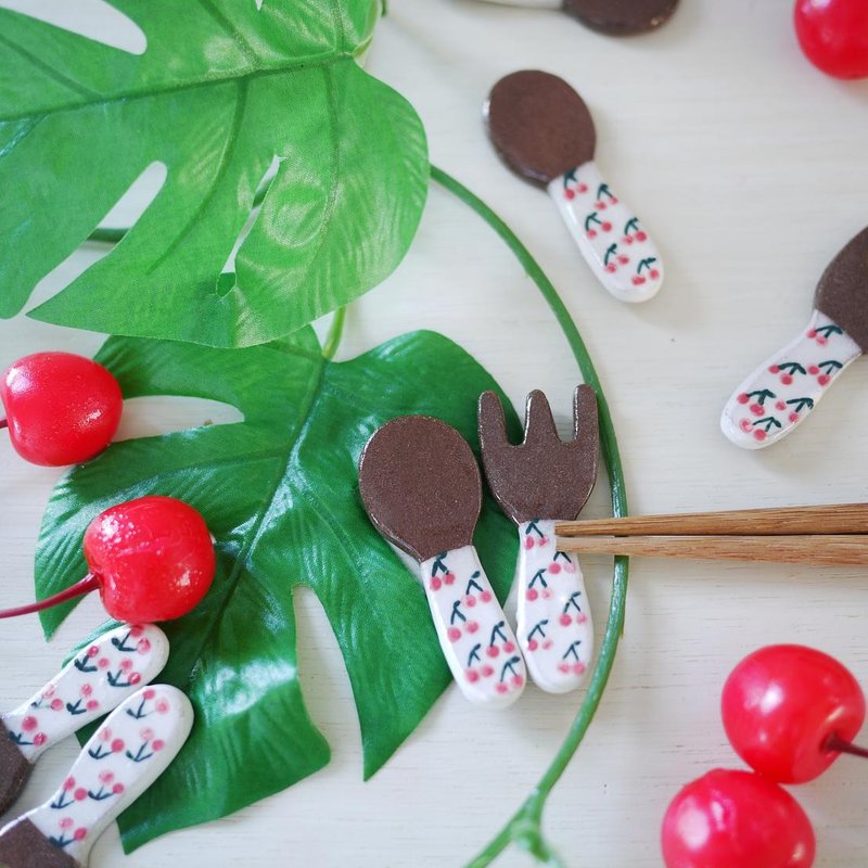 Cutleryrest of spoon and fork【cherry】 - 筷子/筷架 - 陶 粉红色