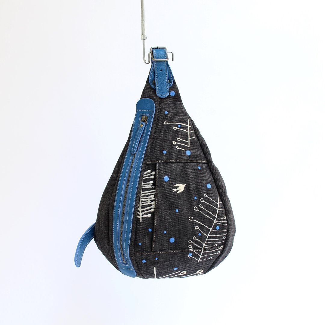 Embroidered swallow embroidered winter shoulder bag - 后背包/双肩包 - 真皮 灰色
