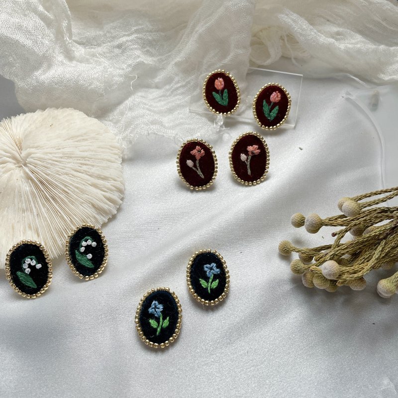 手作刺绣//一轮花标本耳环//可改夹式 - 耳环/耳夹 - 绣线 蓝色