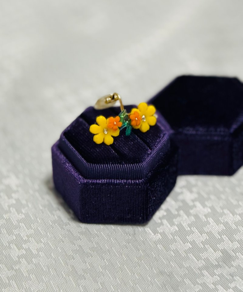 长耳夹系列 - 黄与橙小花长耳夹 - 耳环/耳夹 - 树脂 黄色