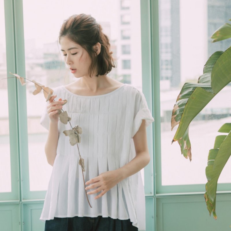 微甜细致褶纹上衣-日光机场 - 女装上衣 - 棉．麻 白色