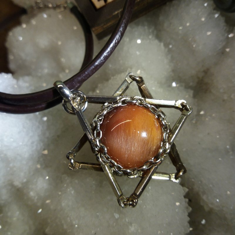 【Unique Design】红发晶水晶球 六角星项链/ 纯银/皮绳颈链 - 项链 - 水晶 红色
