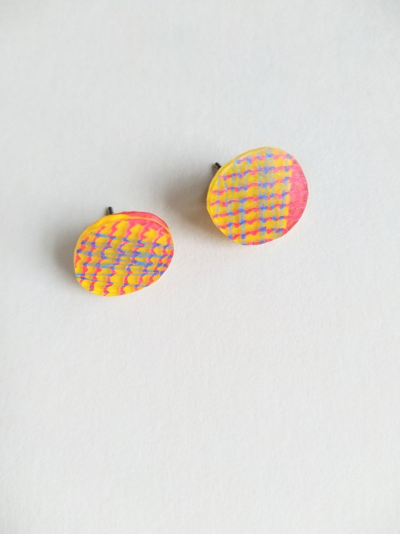 Stud earrings colorful with one catch - 耳环/耳夹 - 塑料 黄色