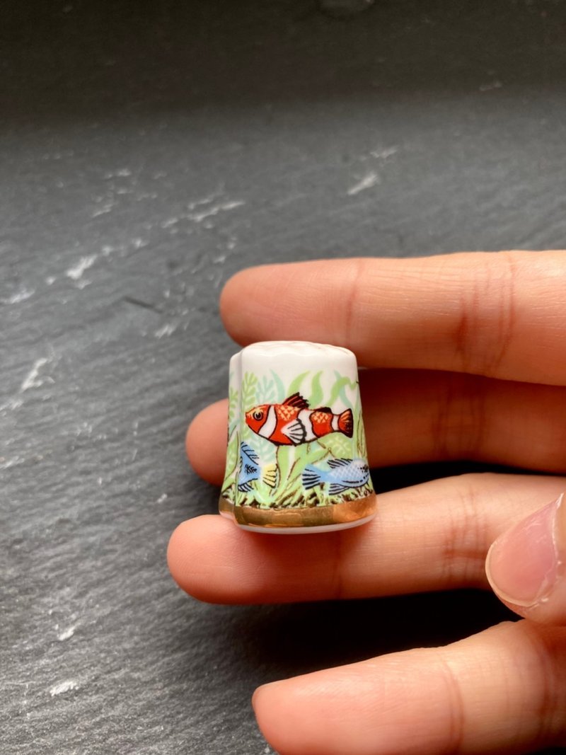 英国古董瓷制顶针-小丑鱼与海马(A) - 摆饰 - 瓷 