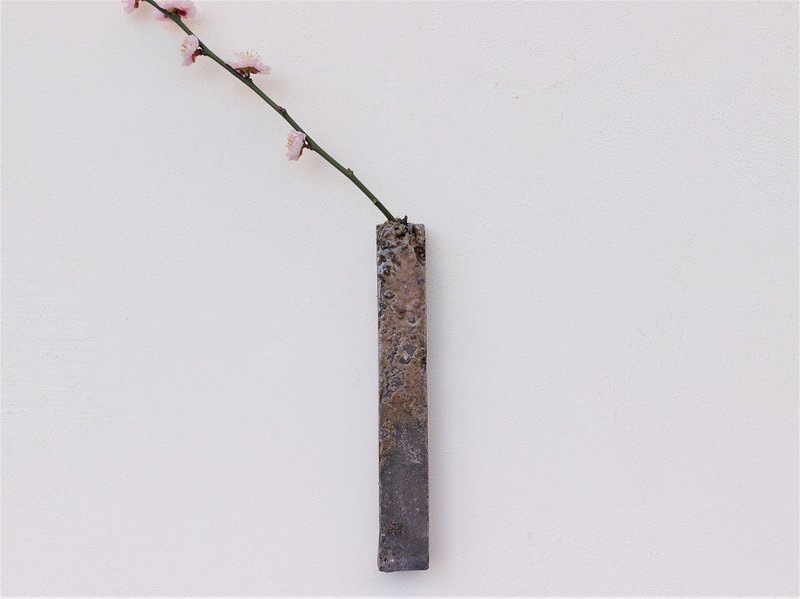 日本备前烧 挂花入 凛 18cm 手作壁挂花瓶 h2-103 - 花瓶/陶器 - 陶 咖啡色