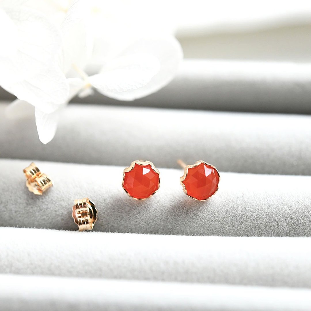 Stone that brings hope and success wealth Rose cut Carnelian flowers Todd earrings 5mm July birthstone - 耳环/耳夹 - 宝石 橘色
