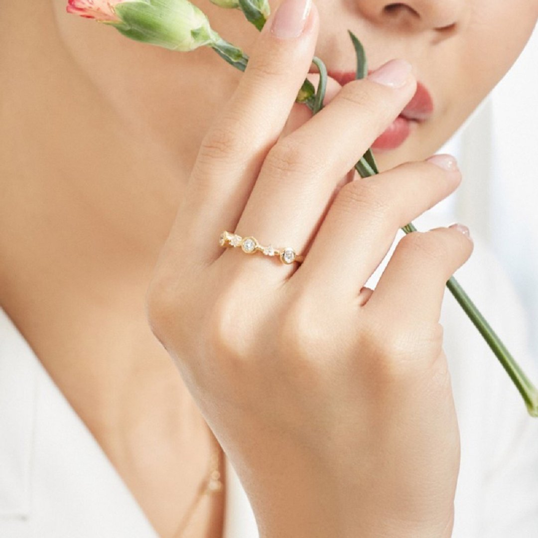 Queeny sterling silver ring with zirconia gemstones - 戒指 - 纯银 银色