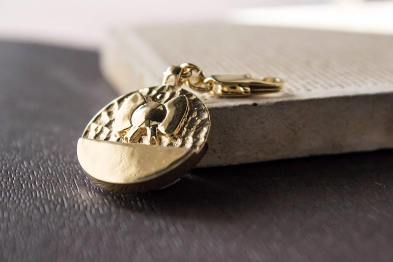 HOWLL宠物吊牌-凸饼系列【蝴蝶结】 - 项圈/牵绳 - 铜/黄铜 