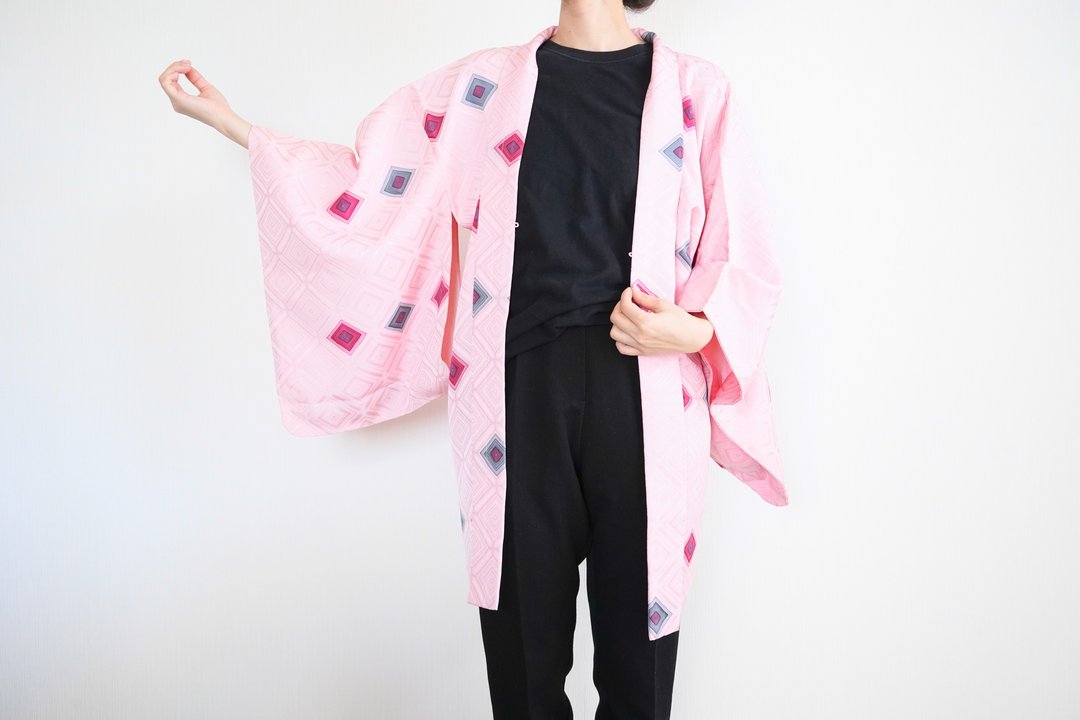 Japanese KIMONO, pink kimono, diamond haori, authentic kimono - 女装休闲/机能外套 - 丝．绢 粉红色