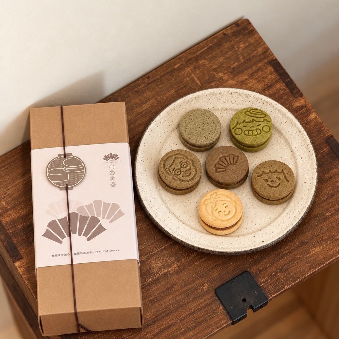 茶 Q 饼综合 6 入礼盒      六位茶香角色 一次相遇 - 手工饼干 - 其他材质 卡其色