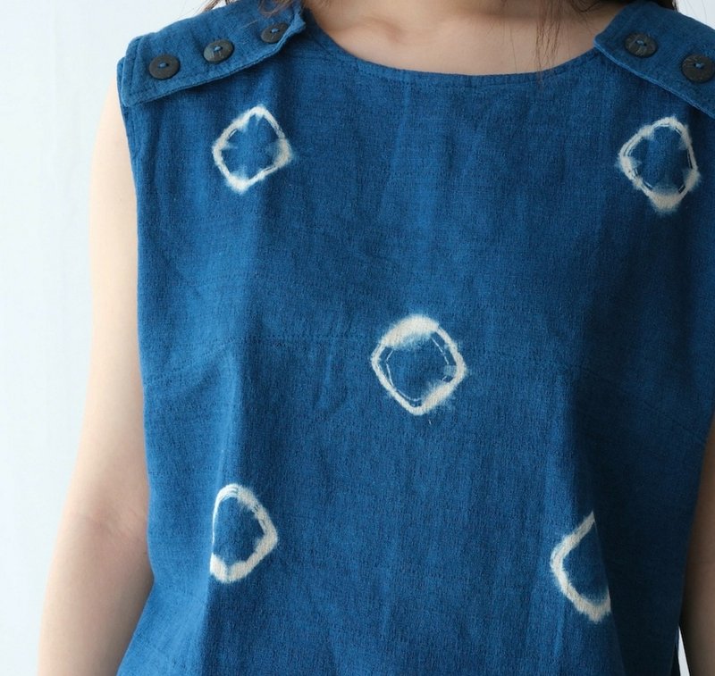 【棉麻手工蓝染】宽松款无袖背心 三色 - 女装背心 - 棉．麻 蓝色
