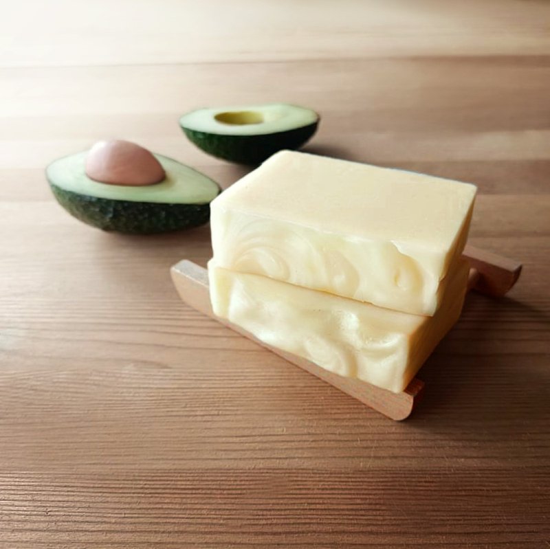 Avocado oil soap - 肥皂/手工皂 - 精油 黄色