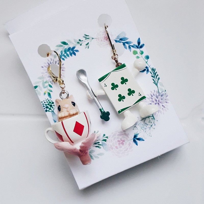 momolico 耳环 童话系 爱丽丝 兔子 扑克牌 可改夹式 - 耳环/耳夹 - 其他材质 粉红色