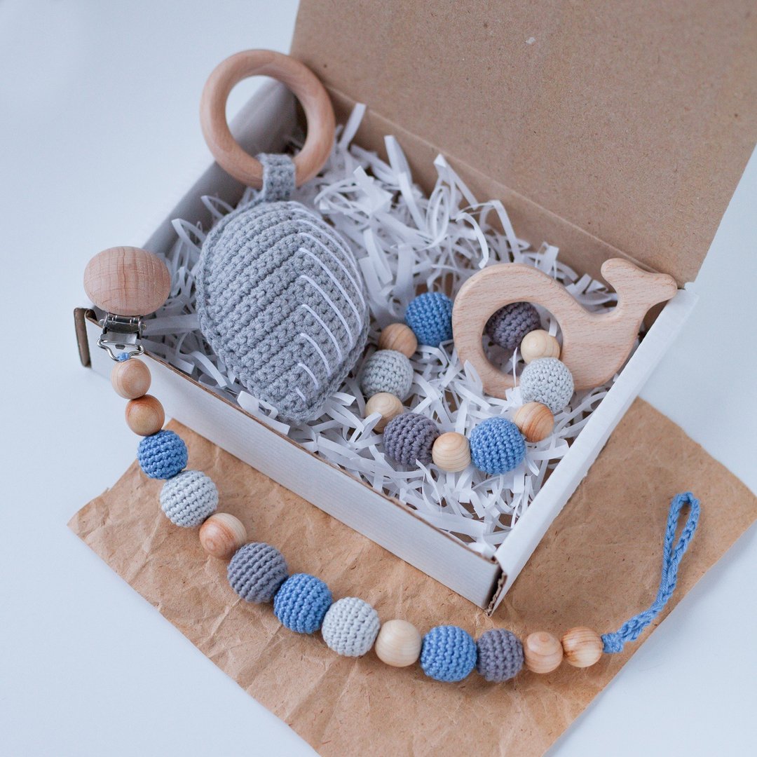 Blue Gray Baby Gift Box: Leaf Rattle Toy, Teething Ring and Pacifier Clip Holder - 满月礼盒 - 木头 灰色