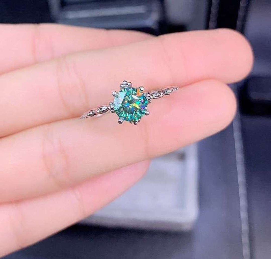 Moissanite Ring, Green Moissanite Ring, Excellent Cut D Color Moissanite Ring - 戒指 - 其他金属 银色