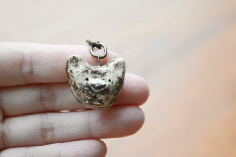 【快速出货】丑萌当道可爱立体熊熊手捏陶吊饰背面可滴精油当扩香 - 钥匙链/钥匙包 - 陶 咖啡色