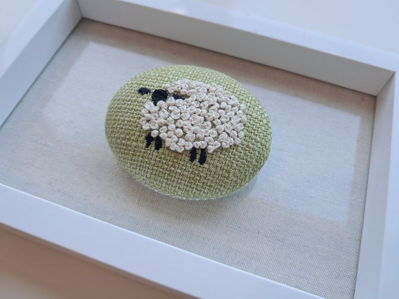 黑脸绵羊手工刺绣别针 - 徽章/别针 - 绣线 多色